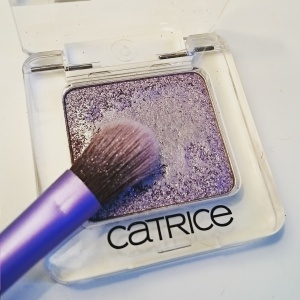 Catrice purple shimmer shadow